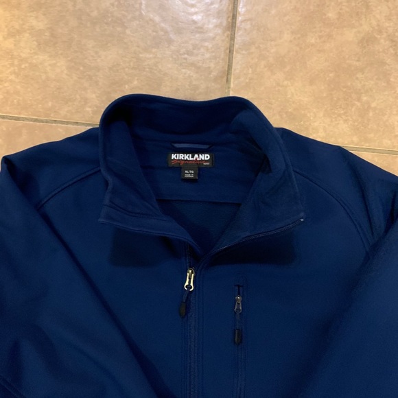 Men’s Kirkland Signature Softshell Stretch Jacket - Picture 2 of 2